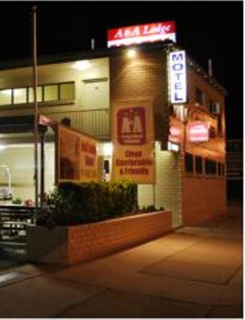 A&A Lodge Motel Emerald Luaran gambar