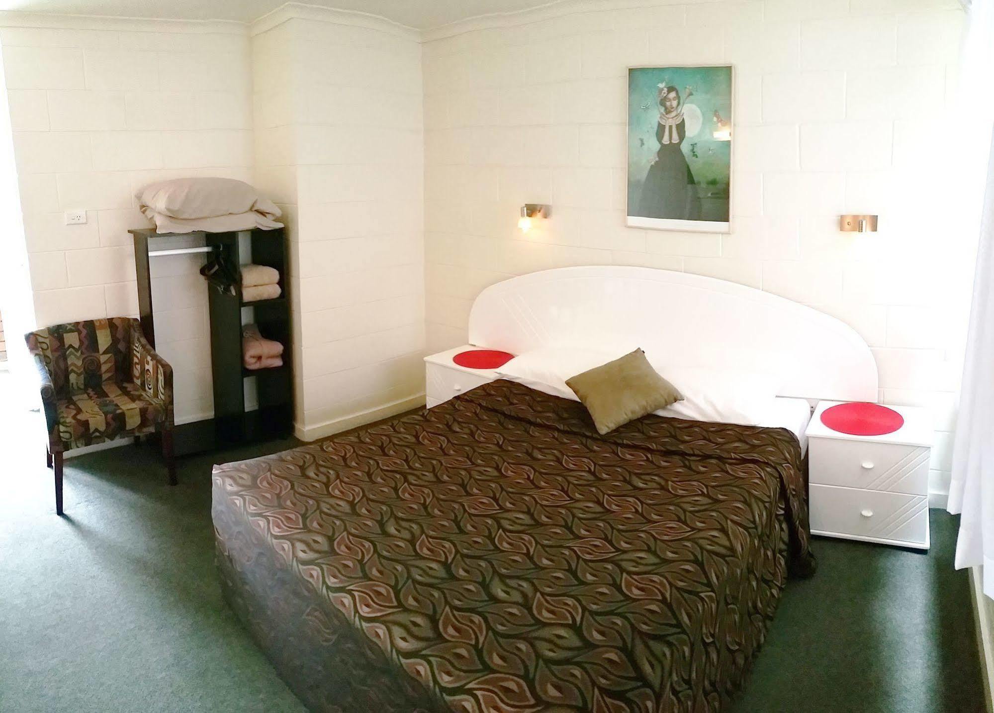 A&A Lodge Motel Emerald Luaran gambar
