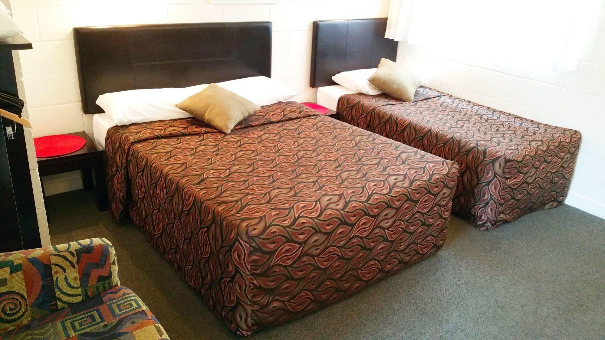 A&A Lodge Motel Emerald Luaran gambar