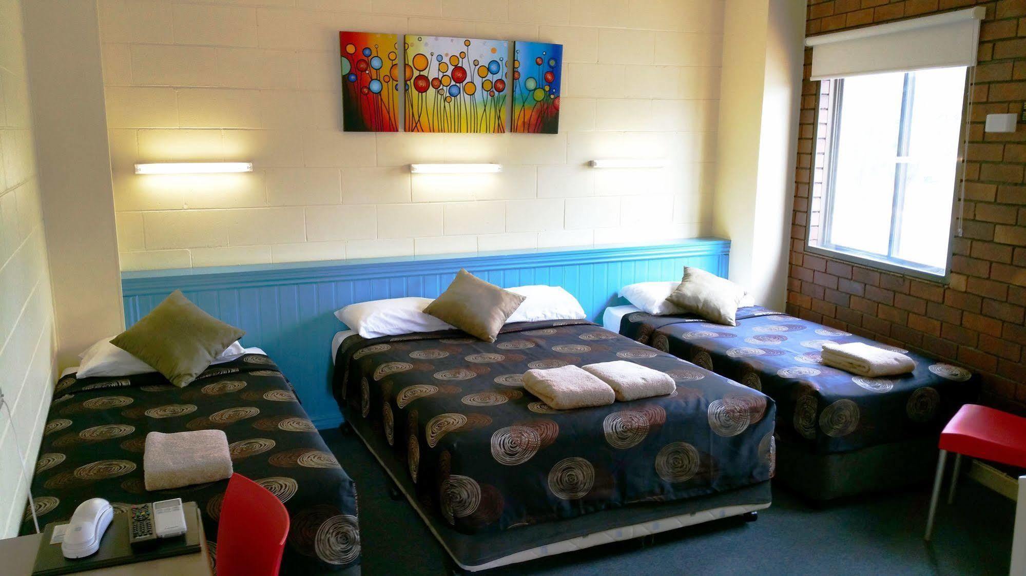 A&A Lodge Motel Emerald Luaran gambar